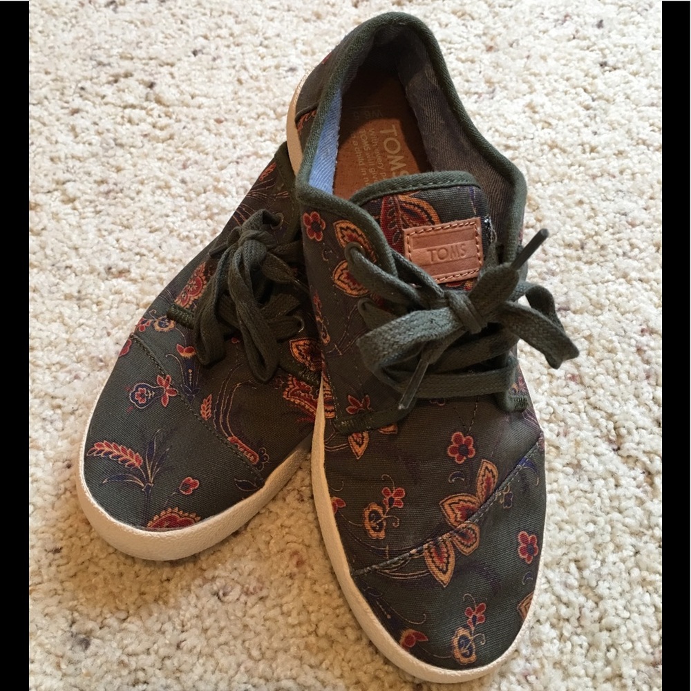 Paisley Toms